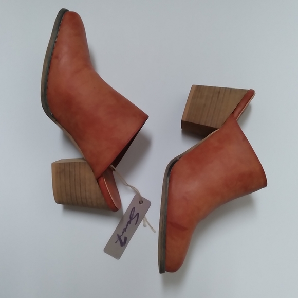 Seven7 Shoes - Seven NWOB brown slip-on heeled ankle boots